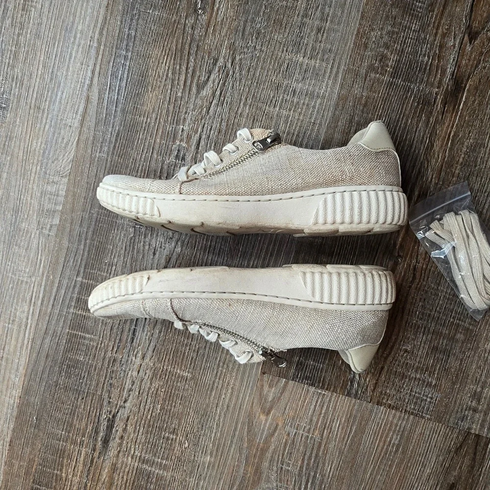 Clarks Collection Womens 6.5 Beige Shimmer Textile Side Zip Sneakers Low Top